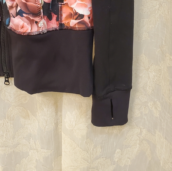 Lululemon Nice Asana Secret Garden Jacket - Picture 6 of 7